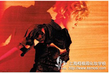 影视化妆师打造“王家卫式”美女  复古妆PK前卫妆